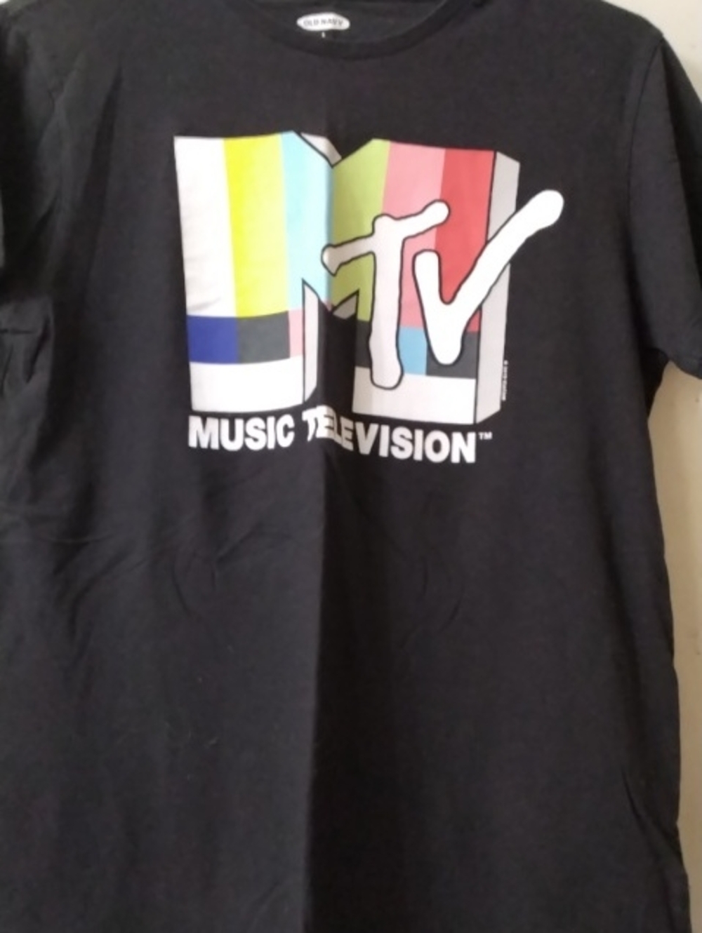 Women's Size Small Old Navy t shirt with MTV logo.